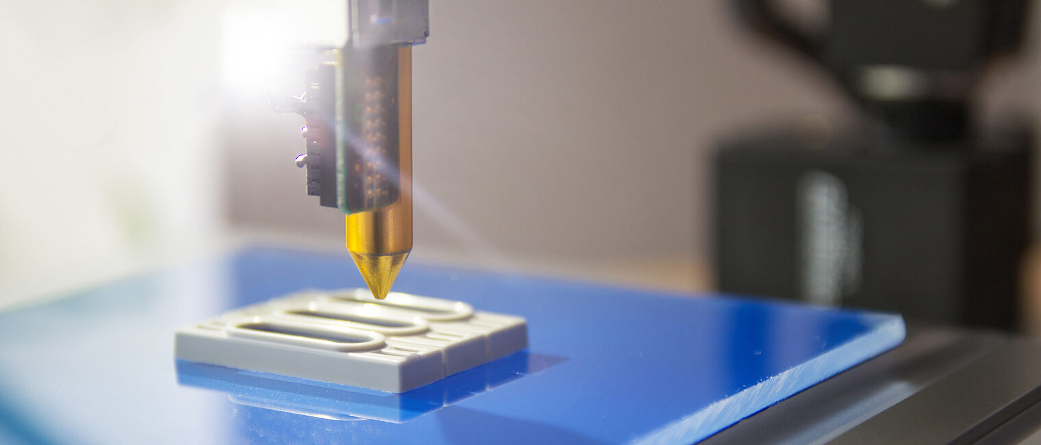 3D Drucker können unterschiedloichste Materialien verarbeiten und durch das Drucken vor Ort die Lieferketten-Resilienz stärken. 3D Drucker 3d Druckmaschine Schlagwort(e): 3D Drucker, 3d Druckmaschine, 3D Druck, 3D printer, 3D, business, drucken, ausdruck, design, modern, neu, maschine, Drucker, Plott, einheit, technologie, modell, wissenschaft, architektur, prototyp