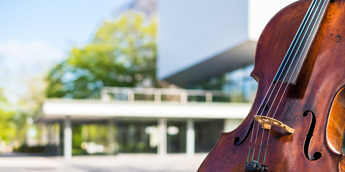 NDR Radiophilharmonie: Hier können Azubis, Studierende und FSJlerinnen und FSJler für 5 Euro ein Konzert genießen. NDR Radiophilharmonie: Hier können Azubis, Studierende und FSJlerinnen und FSJler für 5 Euro ein Konzert genießen.