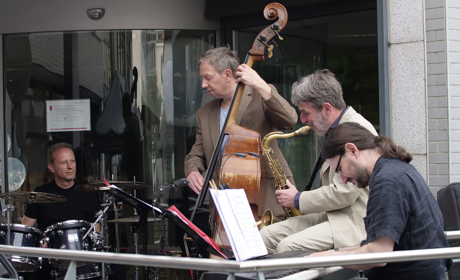 Das Quartett um Peter Stoschus setzte die Gäste in swinging Vibrations.