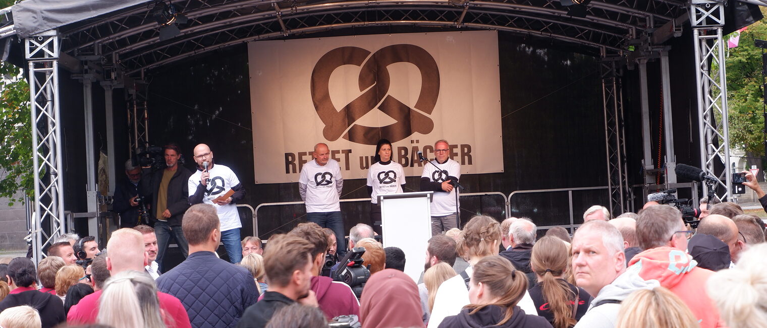 Kai und Axel Oppenborn von der Calenberger Backstube sowie Katrin K&uuml;nne von der gleichnamigen B&auml;ckerei hatten die Demonstration initiiert.