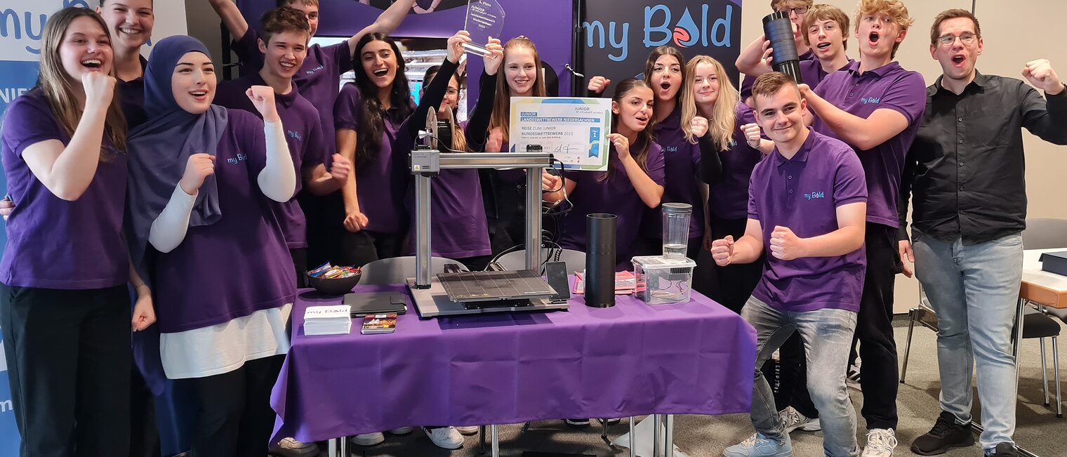 Das Gymnasium Peine stellte das Team, das den ersten Preis gewann mit einer nachhaltigen Flaschenkühlung.