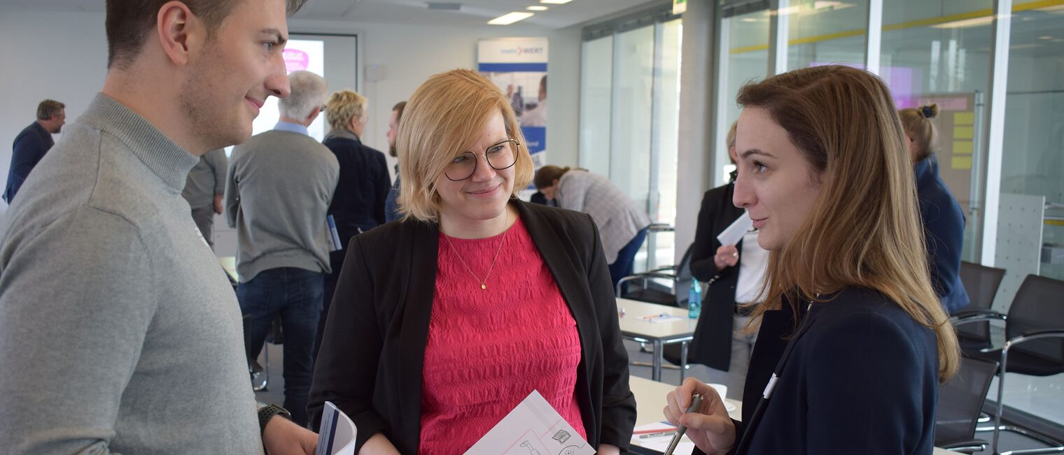 v.l.: Fabio Meyer (Akademie Ulderup), Linda Gutt (Projektleitung mehrWERT) und Sonja Floh (Deutsche Angestellen Akademie (DAA).