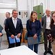 MInisterin Julia Willie Hamburg informiert sich in der Tischlerwerkstatt auf dem Campus Handwerk in Garbsen über die Überbetriebliche Lehrlingsunterweisung.