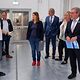 Ausbilder und Koordinator Holger Hartmann (l.) erläutert die modernen und frisch sanierten Werkstätten für die Fahrzeuglackierer. Ministerin Julia Hamburg beim Rundgang über den Campus Handwerk.