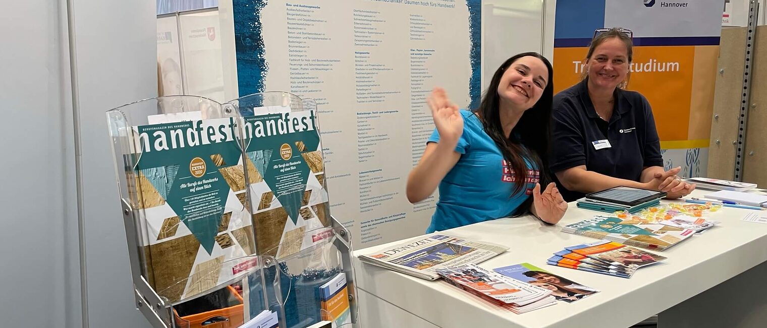 Unsere Ausbildungsberaterinnen und -berater beantworten alle Fragen zu Aus- und Karrieremöglichkeiten im Handwerk. Unsere Ausbildungsberaterinnen und -berater beantworten alle Fragen zu Aus- und Karrieremöglichkeiten im Handwerk.