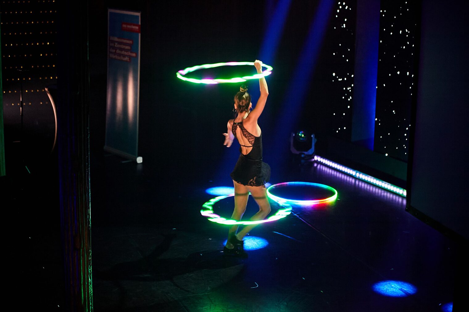 Kammersiegerehrung der Handwerkskammer Hannover: Maria Padilla verzauberte die Gäste im GOP mit einer Hula Hoop Vorstellung. 