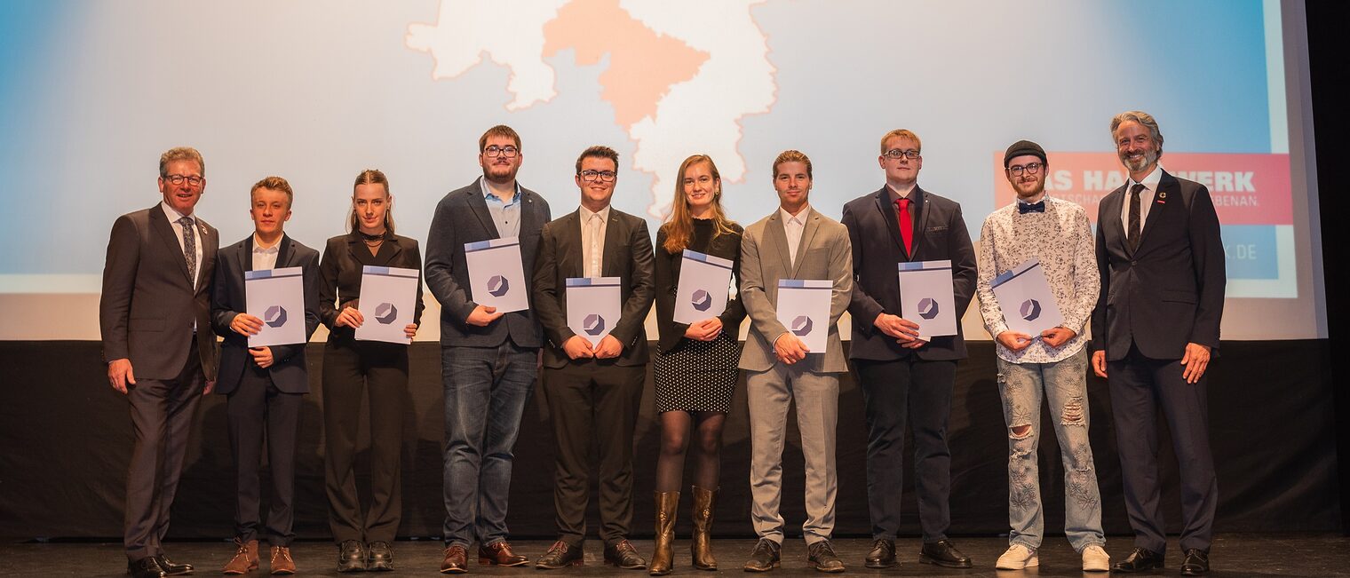 Bei der Ehrung der Landessieger 2023 in der Deutschen Meisterschaft im Handwerk waren auch acht Gesellinnen und Gesellen aus dem Kammerbezirk Hannover dabei. 