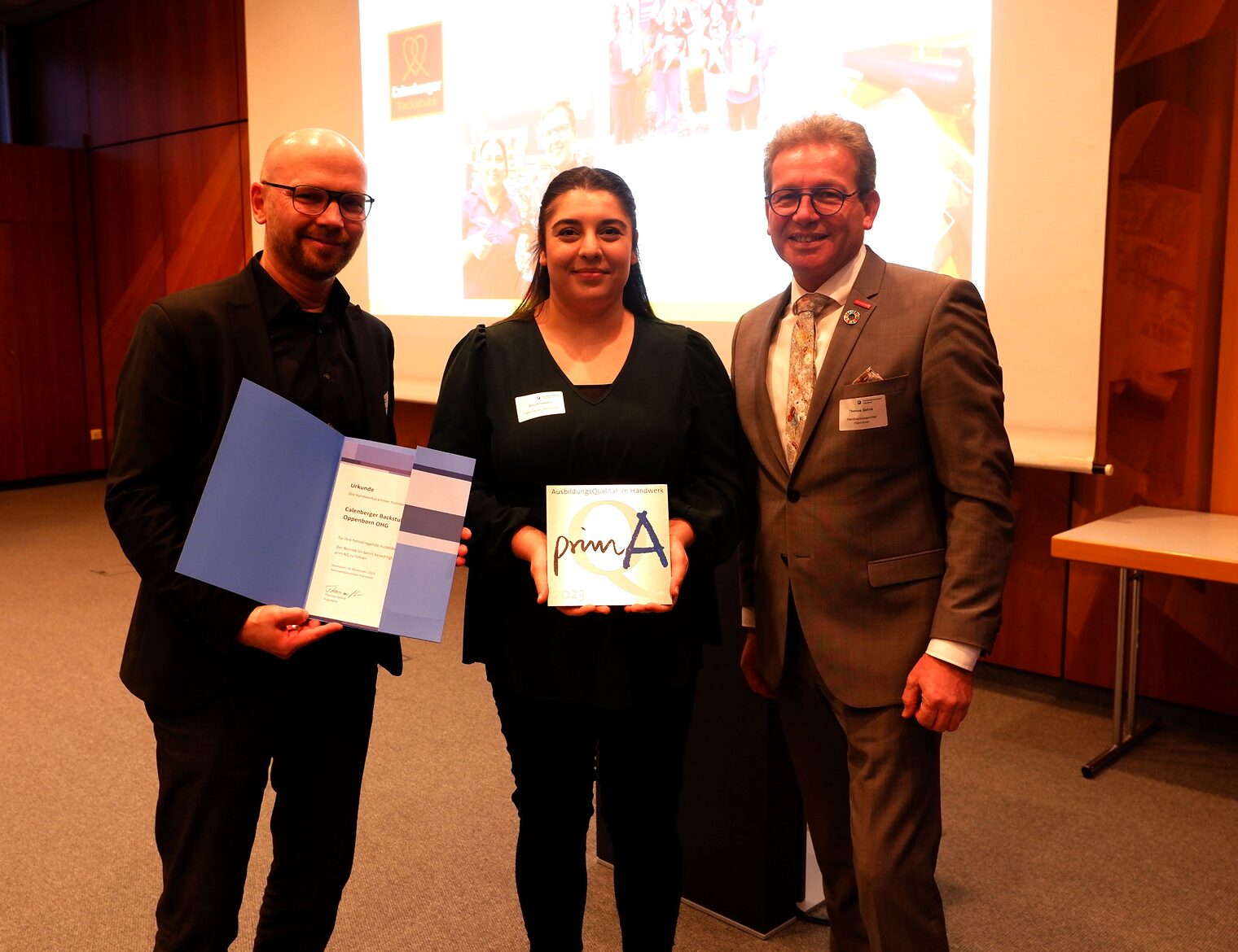 Die Calenberger Backstube wurde mit dem primAQ-Siegel ausgezeichnet. Die Calenberger Backstube erhielt im Rahmen des Strategietages Ausbildung der Handwerkskammer Hannover die Auszeichnung pimAQ prima Ausbildungsqualität.