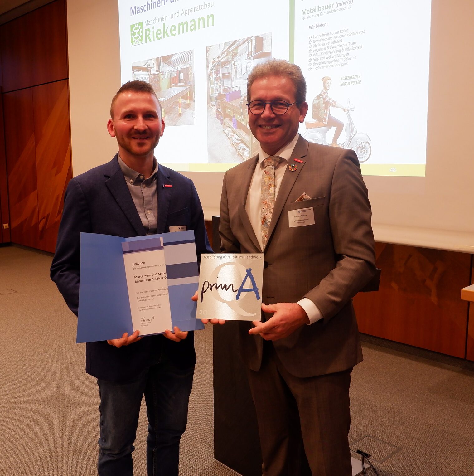 Im Rahmen des Strategietages Ausbildung der Handwerkskammer Hannover erhielt die Maschinen- und Apparatebau Riekemann GmbH & Co. KG die Auszeichnung pimAQ prima Ausbildungsqualität. Die Maschinen- und Apparatebau Riekemann GmbH & Co. KG erhielt im Rahmen des Strategietages Ausbildung der Handwerkskammer Hannover die Auszeichnung pimAQ prima Ausbildungsqualität.