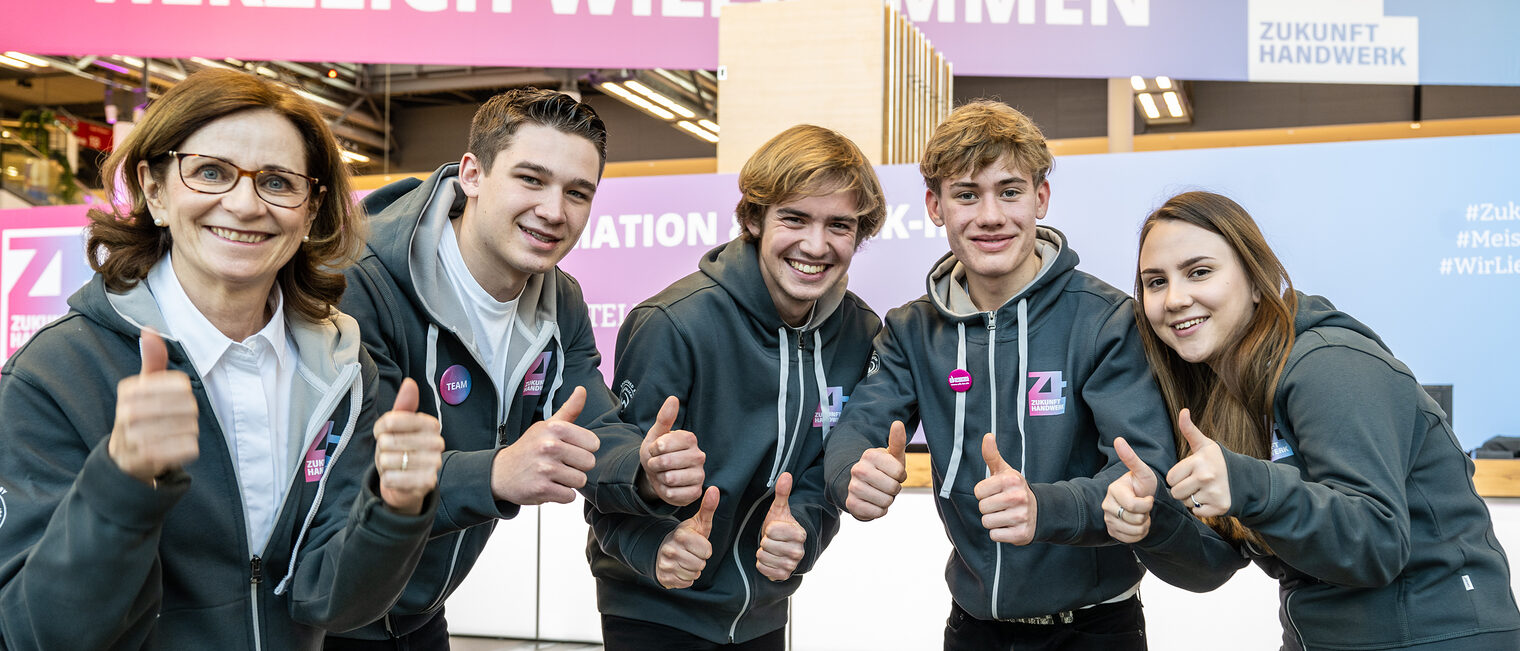 Herzlich Willkommen auf der ZUKUNFT HANDWERK – wir sind für Euch da! Schlagwort(e): Einlass, ICM - Internationales Congress Center Munich, Information, 2023, ZUKUNFT HANDWERK, Zukunft Handwerk 2023, Premiere, Team, Messegelände München, Netzwerk der Meister und Macher, Service, Model Release, ZH_MR_Presse_2023_Tag2