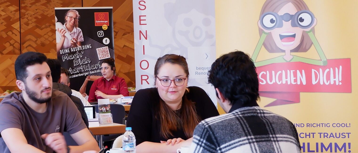 Beim Azubi Speed Dating in der Handwerkskammer Hannover trafen über 140 Schülerinnen und Schüler auf 16 Handwerksbetriebe, die für das nächste Ausbildungsjahr Lehrstellen zu vergeben haben.