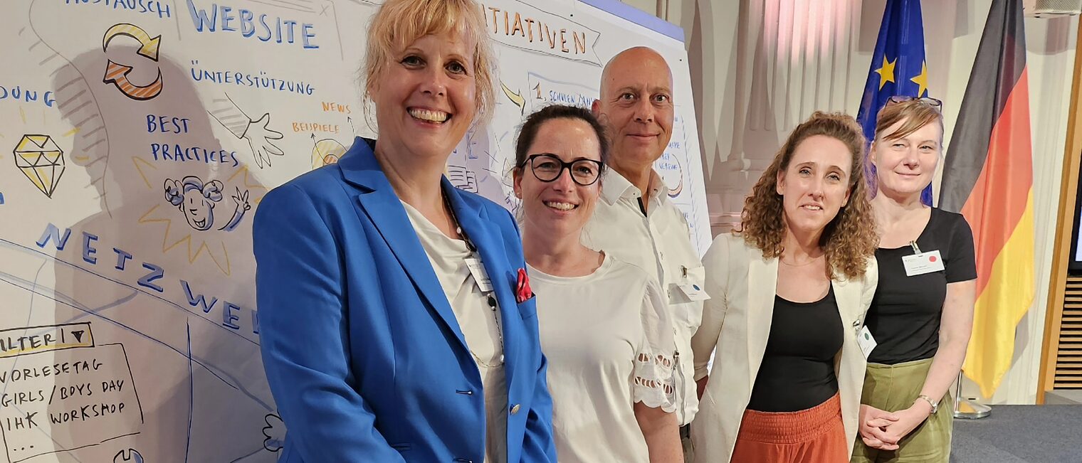 v.l.n.r.: Sandra Gleue (Region Hannover), Leonie Wilkending (Handwerkskammer Hannover), Frank Willmann (IHK Hannover), Sara Wehly und Yvonne Salewski von pro regio v.l.n.r.: Sandra Gleue (Region Hannover), Leonie Wilkending (Handwerkskammer Hannover), Frank Willmann (IHK Hannover), Sara Wehly und Yvonne Salewski von pro regio