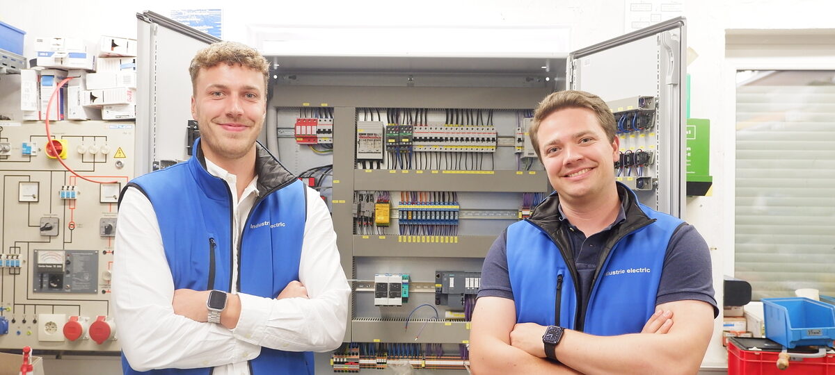 Industrie electric: die Bürder Kruckenberg absolvieren den „Geprüfte/r Betriebswirt/in (HwO)“ .