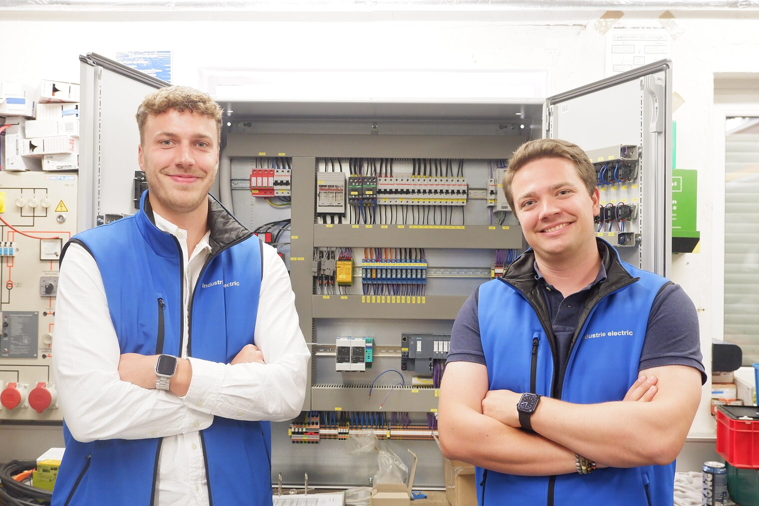 Industrie electric: die Bürder Kruckenberg absolvieren den „Geprüfte/r Betriebswirt/in (HwO)“ .