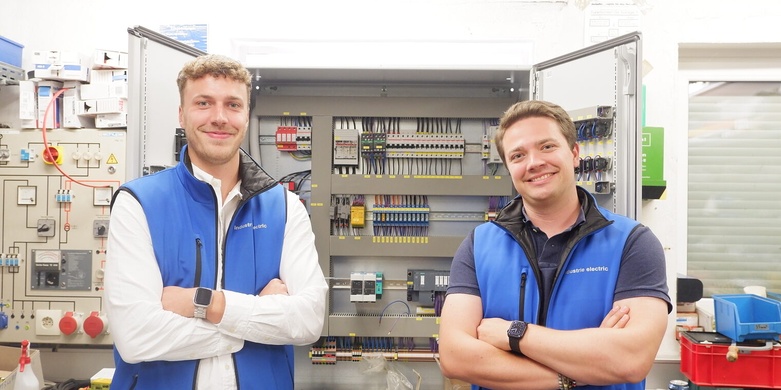 Industrie electric: die Bürder Kruckenberg absolvieren den „Geprüfte/r Betriebswirt/in (HwO)“ .
