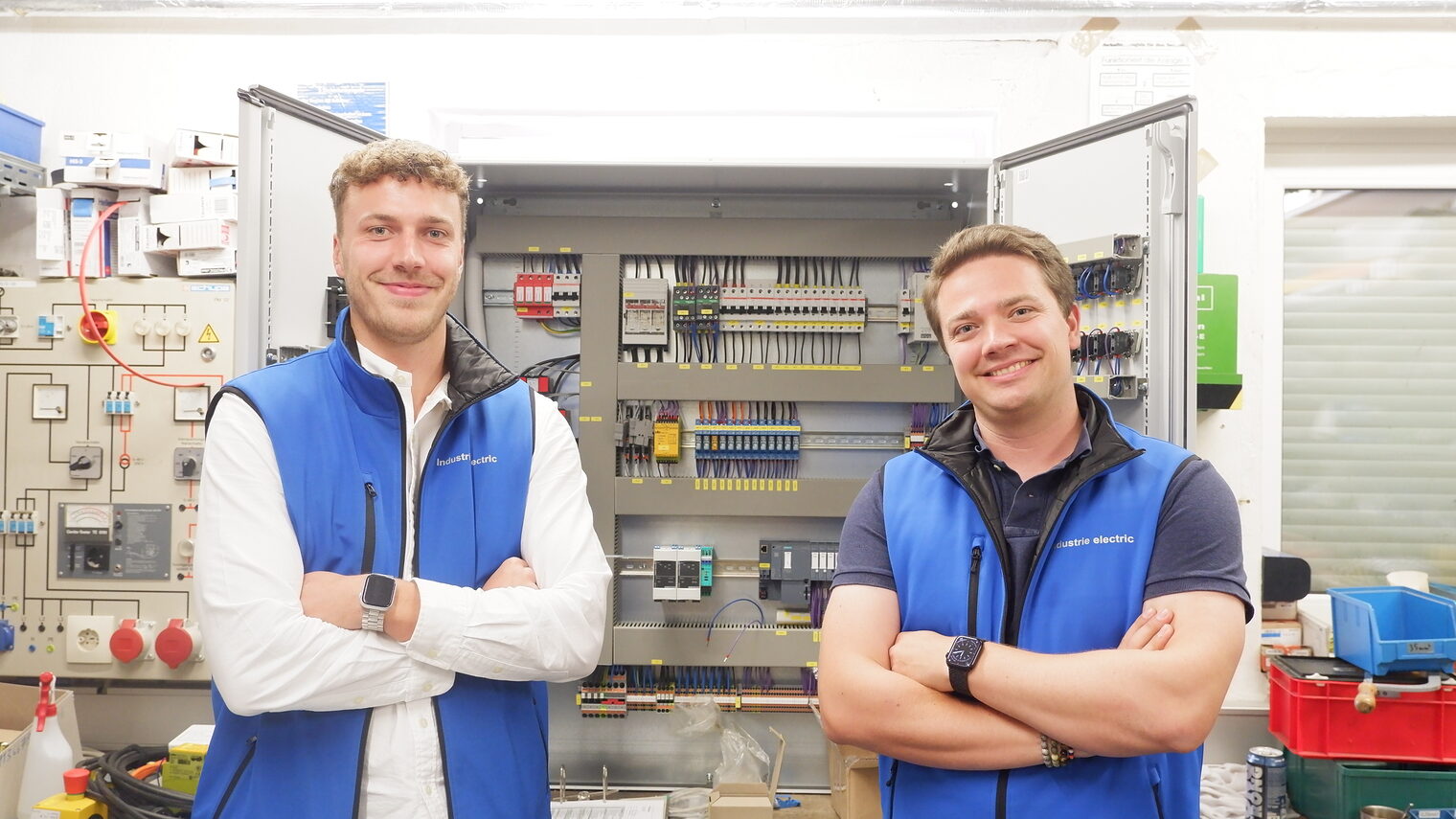 Industrie electric: die Bürder Kruckenberg absolvieren den „Geprüfte/r Betriebswirt/in (HwO)“ .