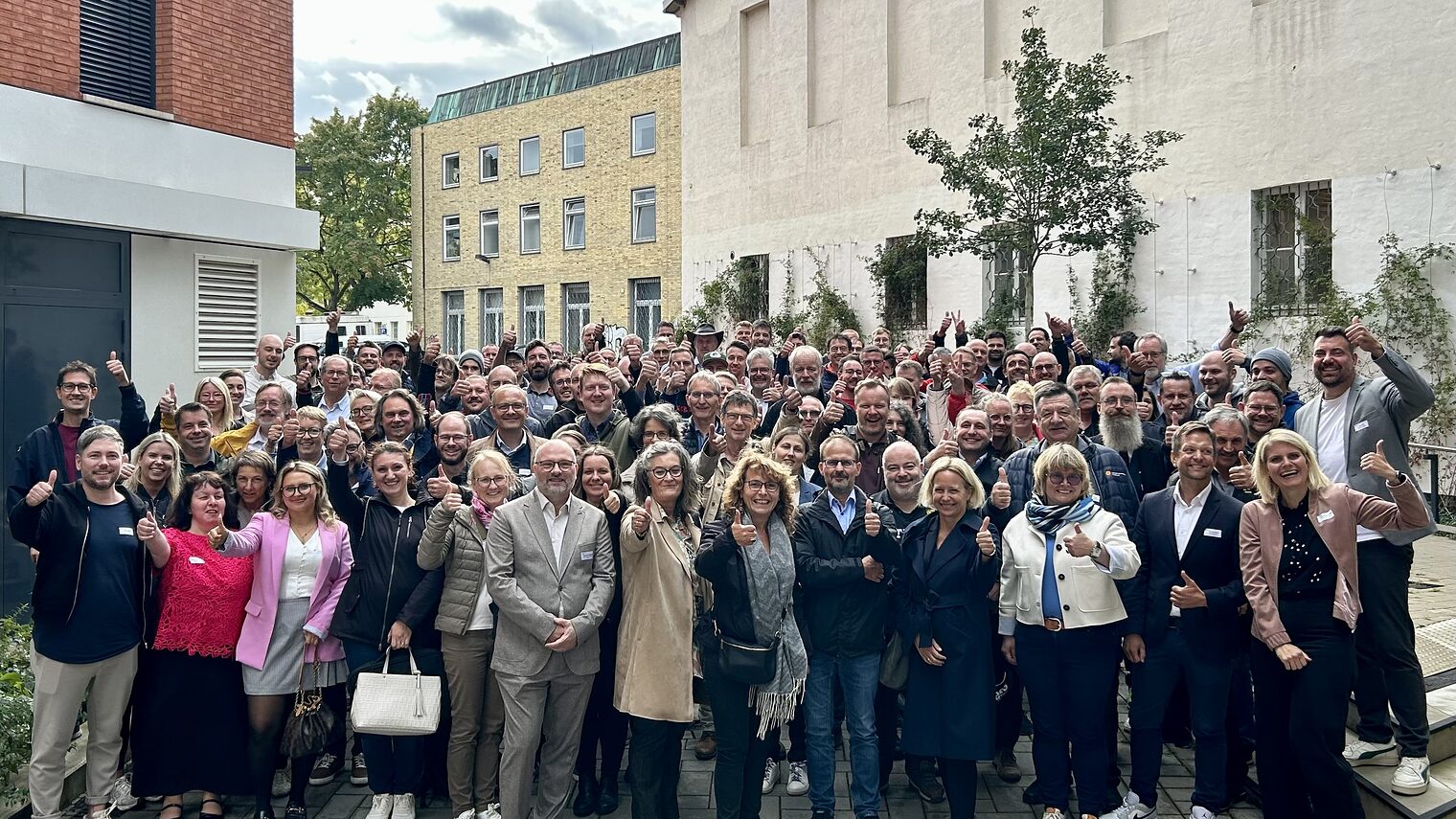 Gruppenfoto der BIT-Beraterinnen und -Berater bei der Jahrestagung 2025 in Hannover.