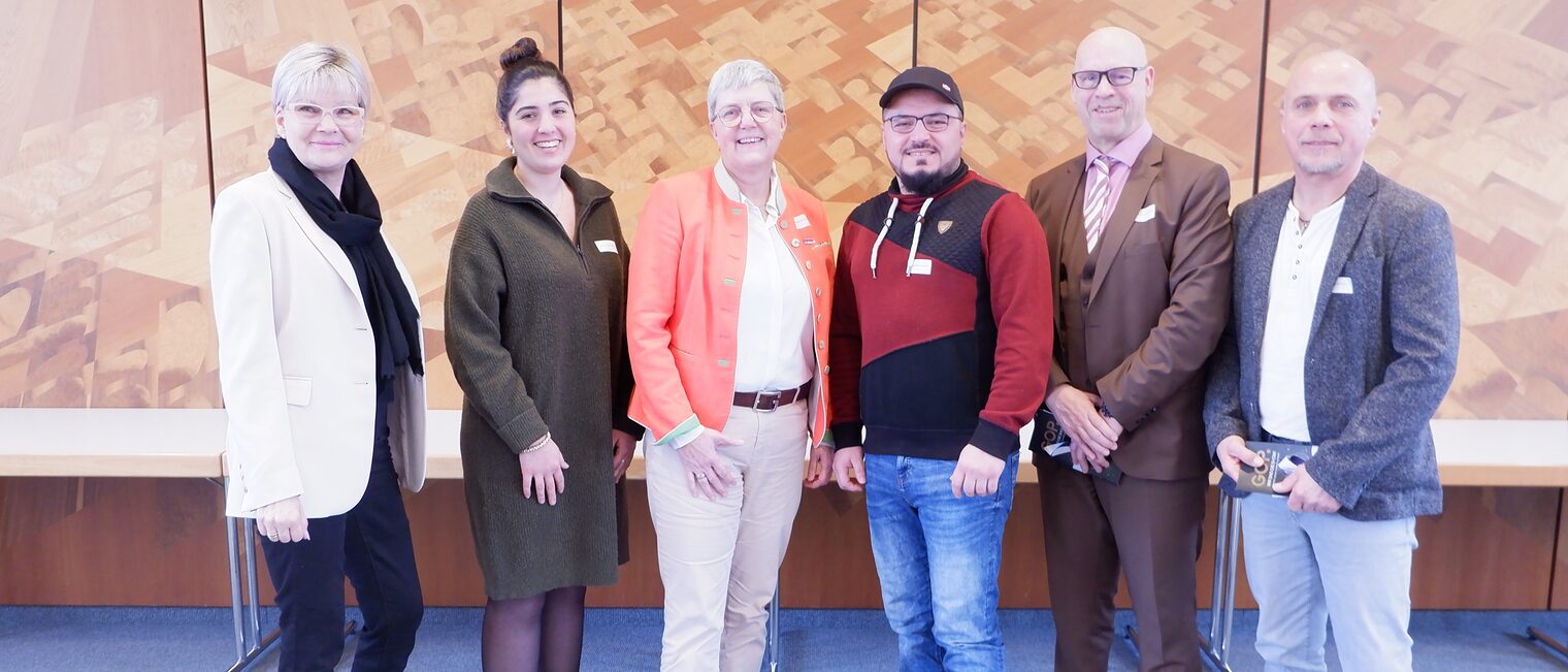 Constanze Huep, Zahra Jarvid Milani, Sabine Heymann, Mustafa Moussa, Frank-Joachim Weiß, Andreas Güttlein beim Ehrenamtsforum