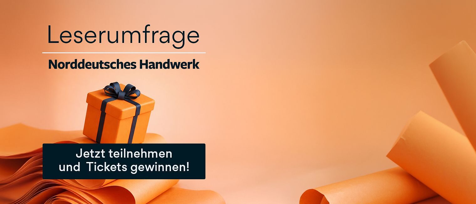 Plakat zur Leserumfrage mit Geschenk in orange.