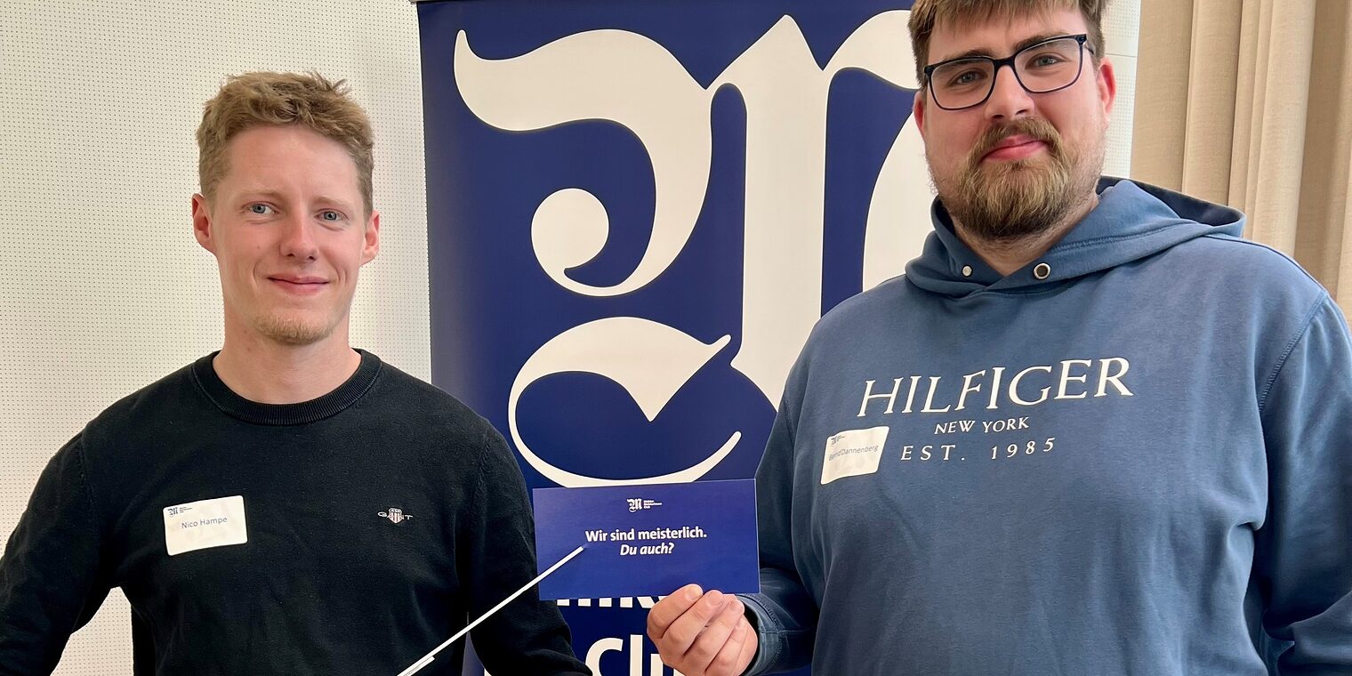 Nico Hampe und Bernd Dannenberg vor dem MMC Rollup.
